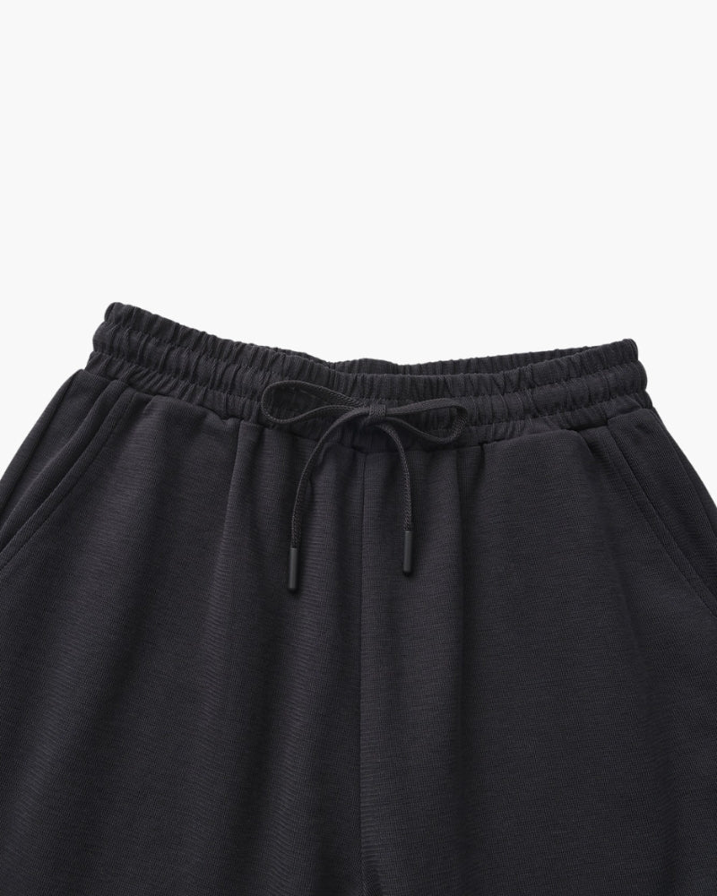 Men's Tailored Court Shorts with Above-Knee Fit and Side Pockets