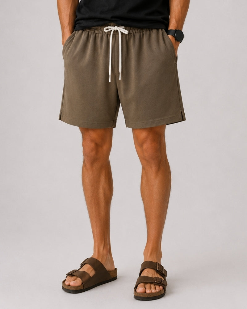 Men's Tailored Court Shorts with Above-Knee Fit and Side Pockets