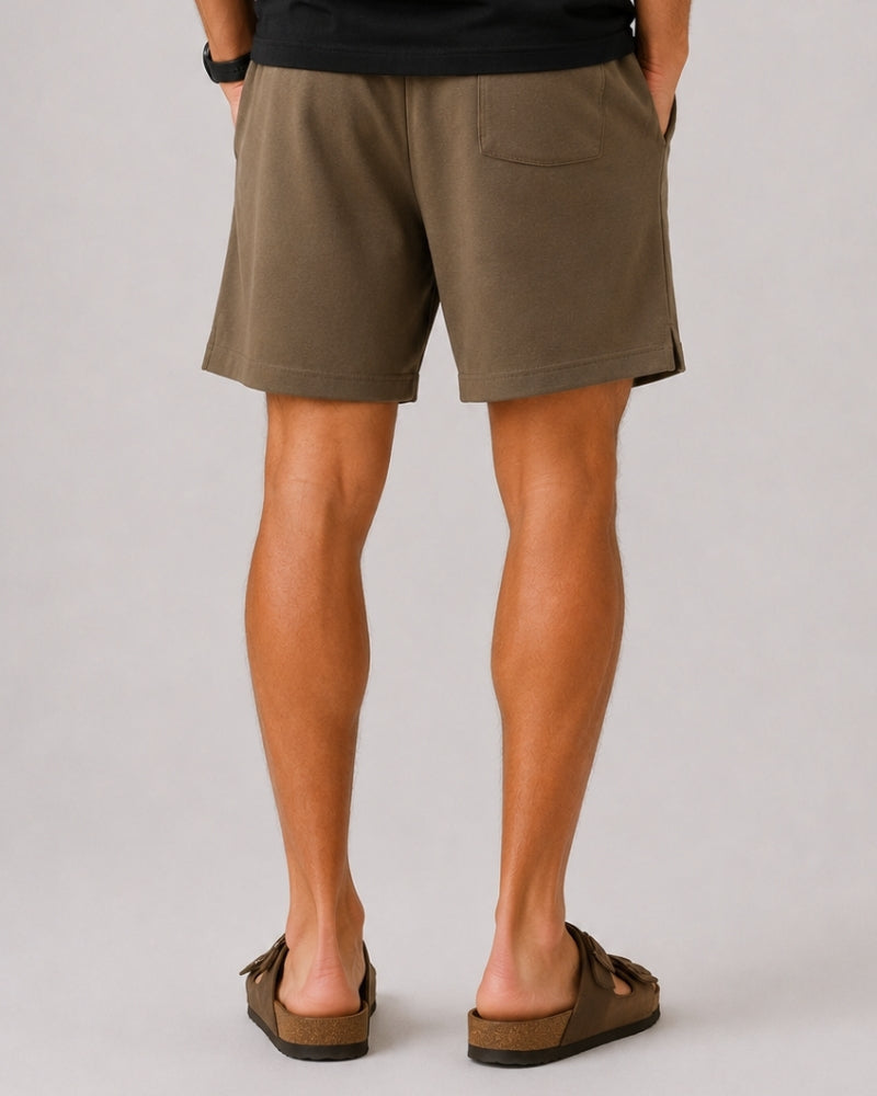 Men's Tailored Court Shorts with Above-Knee Fit and Side Pockets
