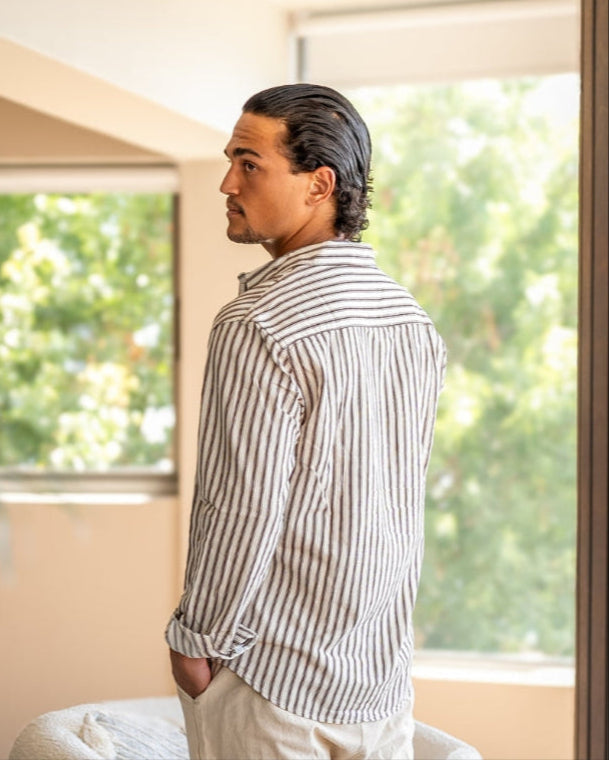 Men's Vertical Stripe Long Sleeve Shirt with Structured Collar