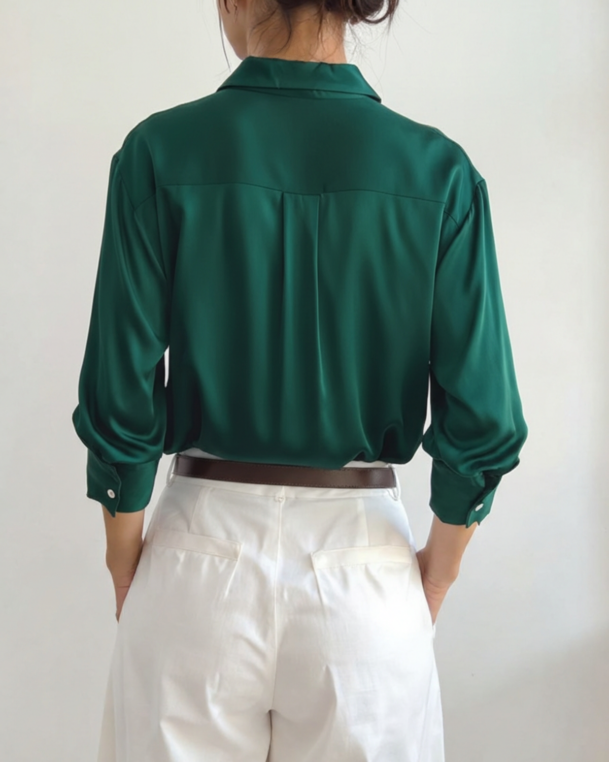 Women's Slightly Oversized Shirt with Classic Collar